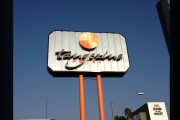 Tangerin Hotel Pole Sign